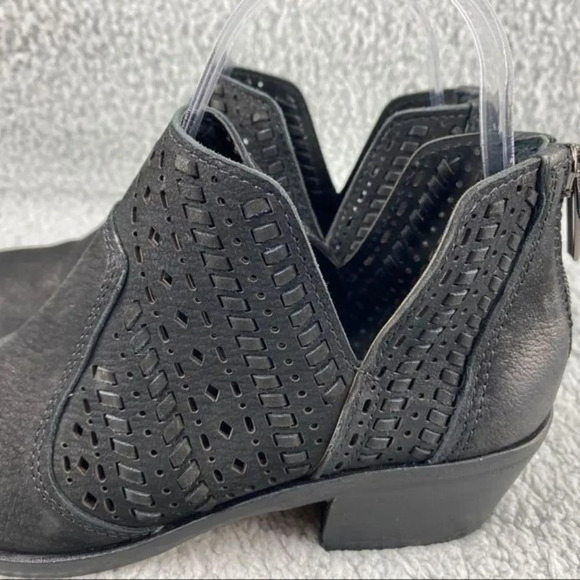 𝅺VINCE CAMUTO PRASATA BOOTIES Black Nubuck Suede Leather Boots‎ Zip Womens 6 - Picture 10 of 16